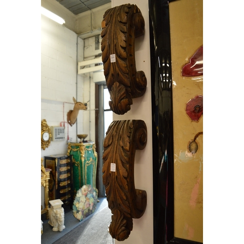 875 - A pair of acanthus carved C scroll brackets and another carved item.