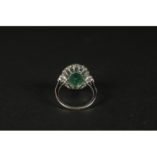 1037 - AN 18CT WHITE GOLD LARGE OVAL EMERALD AND RBC DIAMOND RING, with trapezoid and RBC diamond shoulders... 