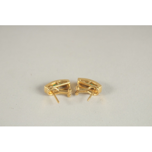 1060 - A PAIR OF 18CT GOLD AND EMERALD EARRINGS.