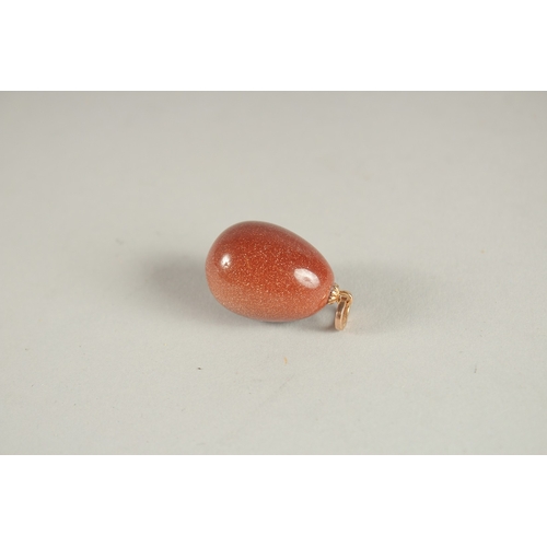 1064 - A RUSSIAN 14CT GOLD AND GOLDSTONE EGG PENDANT.