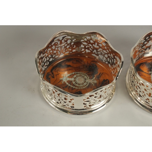 1114 - A PAIR OF PLATED AND FAUX TORTOISESHELL COASTERS.