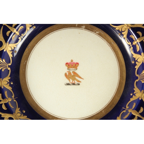 601 - A PAIR OF BLOOR DERBY ARMORIAL CIRCULAR PLATES with rich blue and gilt borders, the centre with a Cr... 