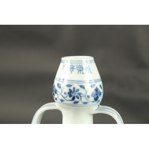 623 - A CHINESE BLUE AND WHITE PORCELAIN MOON FLASK. 31cms high.