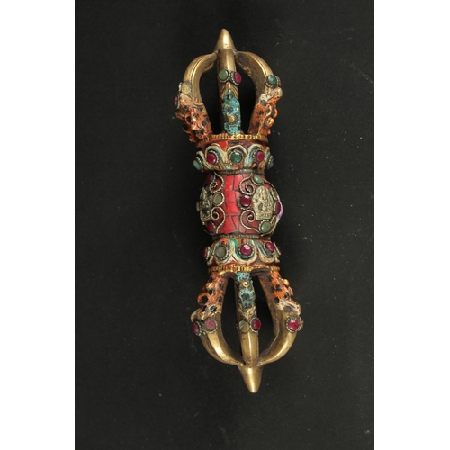 624 - A TIBETAN VAJRA.