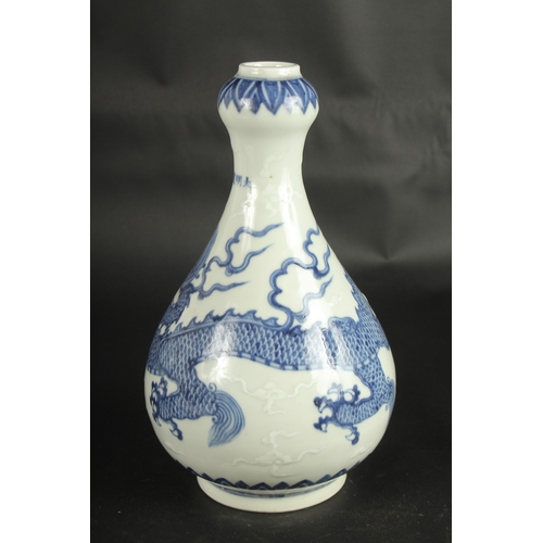 633 - A CHINESE BLUE AND WHITE PORCELAIN GARLIC HEAD DRAGON VASE. 32cms high.