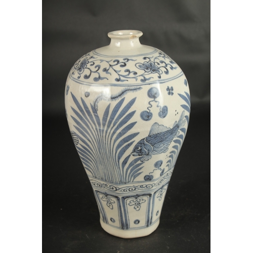 638 - A CHINESE OCTAGONAL BLUE AND WHITE PORCELAIN MEIPING VASE, with fish and algae. 29cms high.