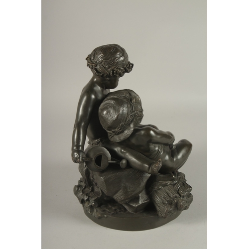 662 - A GOOD 19TH CENTURY FRENCH BRONZE GROUP OF TWO CUPIDS depicting Harvest, on a circular base. 12ins (... 