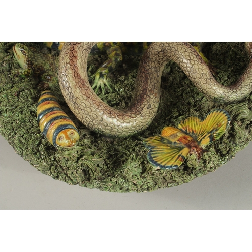 721 - A GOOD PALISSY POTTERY SNAIL AND LIZARD CIRCULAR DISH by JOSE ALVES CUNHA, PORTUGAL. 11ins diameter.... 