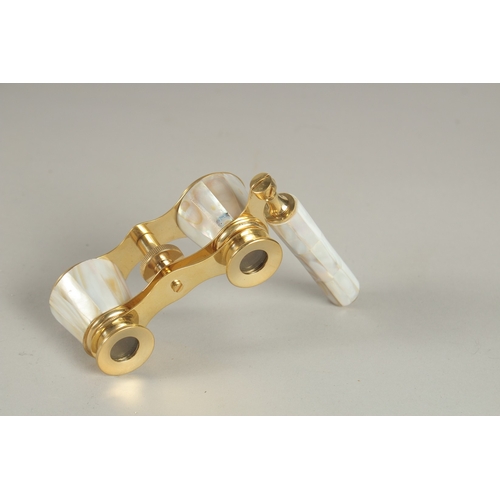 794 - A PAIR OF MOTHER-OF-PEARL OPERA GLASSES.