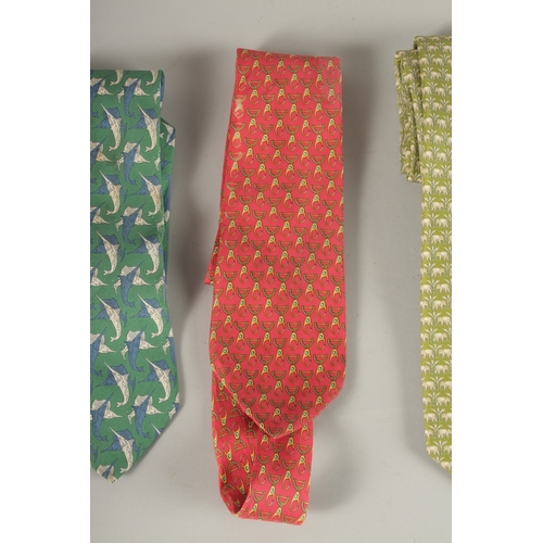 814 - THREE SILK TIES, GUCCI (2) and JIM THOMPSON (1).