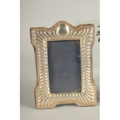 837 - TWO SMALL UPRIGHT PHOTOGRAPH FRAMES. 5ins x 3.5ins and 6ins x 2.75ins