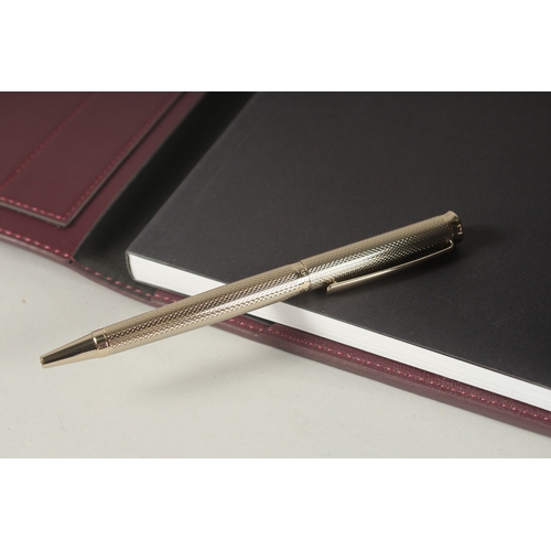 840 - A HUGO BOSS NOTEPAD AND PEN in a  burgundy case.