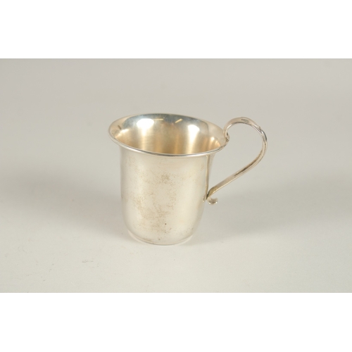 844 - A SERKOS SILVER CUP with a turquoise stone, boxed. 51grms.