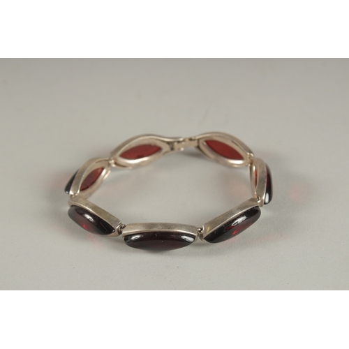 879 - A SILVER AND AMBER BRACELET.