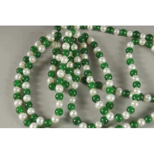 902 - A STRING OF JADE AND PEARLS. 50cms long.