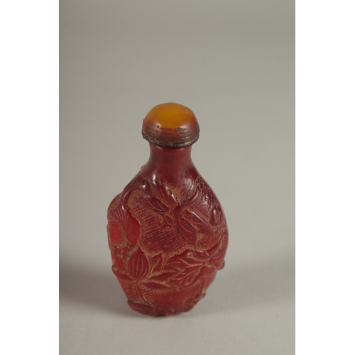 914 - A SNUFF BOTTLE. 3cms.