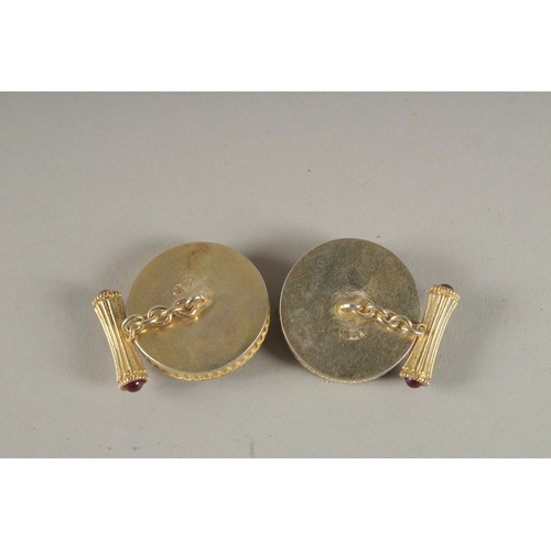 935 - A PAIR OF RUSSIAN SILVER GILT EAGLE CUFFLINKS.