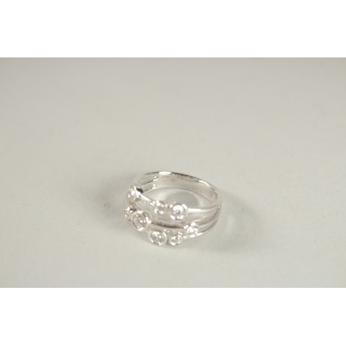 999 - AN 18CT WHITE GOLD AND DIAMOND BUBBLE RING.