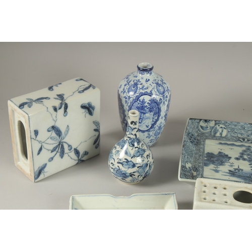 1 - A COLLECTION OF BLUE AND WHITE PORCELAIN ITEMS, (qty).