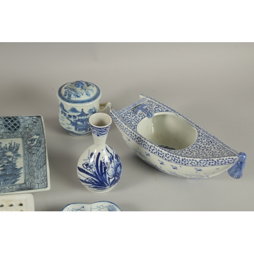 1 - A COLLECTION OF BLUE AND WHITE PORCELAIN ITEMS, (qty).