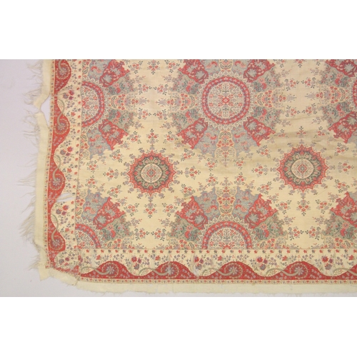 105 - A VERY FINE 19TH CENTURY KASHMIRI SHAWL.