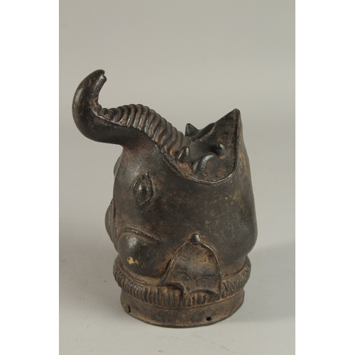 182 - AN 18TH CENTURY SOUTH INDIAN BRONZE ELEPHANT SHAPED PALANQUIN FINIAL, 20cm long.