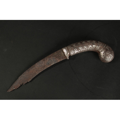 233 - A RARE 17TH-18TH CENTURY MUGHAL INDIAN SILVER INLAID DAGGER, 28cm long.