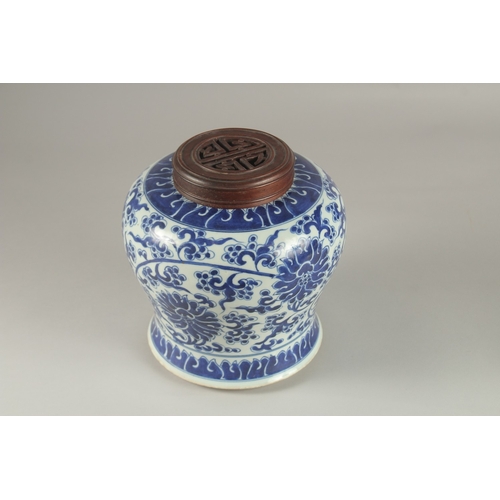 33 - A CHINESE BLUE AND WHITE PORCELAIN JAR AND HARDWOOD COVER, 23cm high.