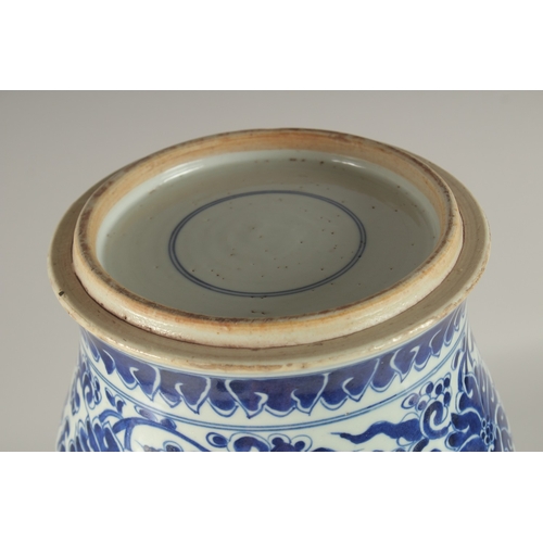 33 - A CHINESE BLUE AND WHITE PORCELAIN JAR AND HARDWOOD COVER, 23cm high.