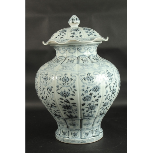 95 - A VERY LARGE CHINESE BLUE AND WHITE PORCELAIN FLORAL URN AND COVER, 55cm high.