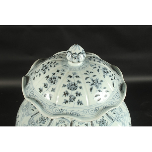 95 - A VERY LARGE CHINESE BLUE AND WHITE PORCELAIN FLORAL URN AND COVER, 55cm high.