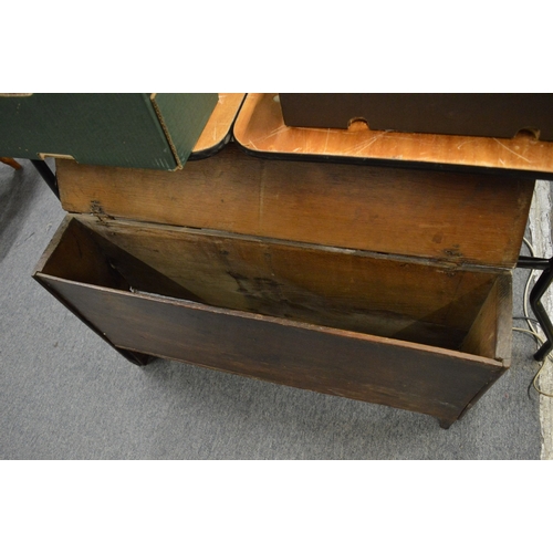 215 - An unusual oak storage box/coffer.