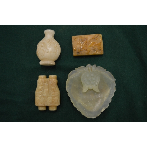 986 - Various jade and jadeite items etc.