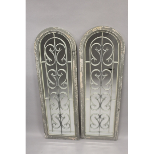 522 - A PAIR OF MIRROR BACK PANELS. 4ft high x 1ft 4ins wide.