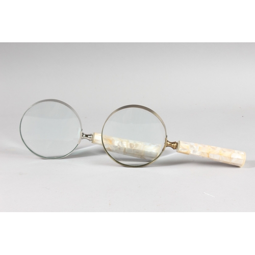 880 - A PAIR OF MAGNIFYING GLASSES with mother-of-pearl handles.