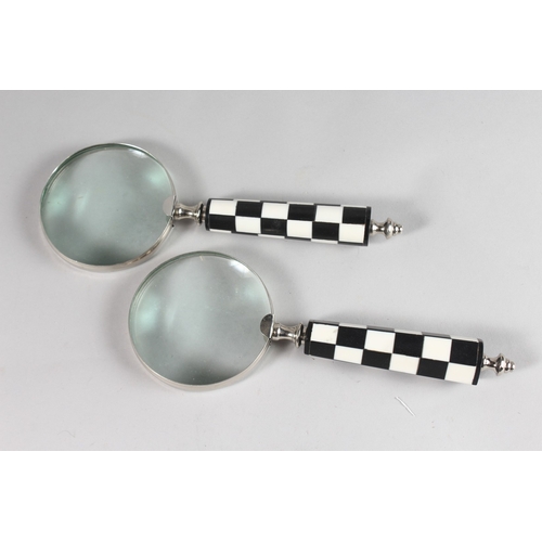 881 - THREE MAGNIFYING GLASSES with checked handles.