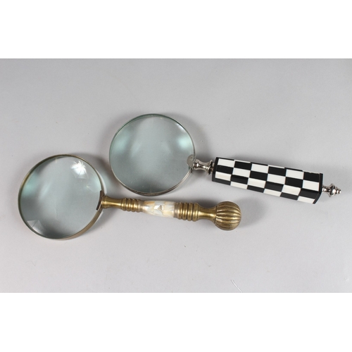 882 - A MAGNIFYING GLASS with mother-of-pearl and metal handles.