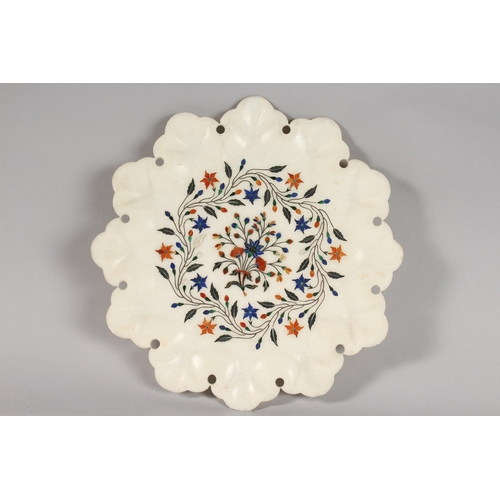 117 - A FINE LATE 19TH CENTURY INDIAN PIETRA DURA INLAID MARBLE DISH, 29cm wide.