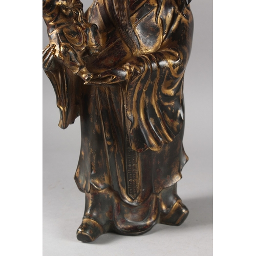 180 - A FINE AND LARGE 19TH CENTURY CHINESE GILDED BRONZE FIGURE OF A DIGNITARY OR SAGE HOLDING A CHILD, 5... 