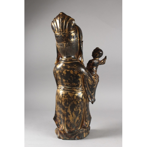 180 - A FINE AND LARGE 19TH CENTURY CHINESE GILDED BRONZE FIGURE OF A DIGNITARY OR SAGE HOLDING A CHILD, 5... 