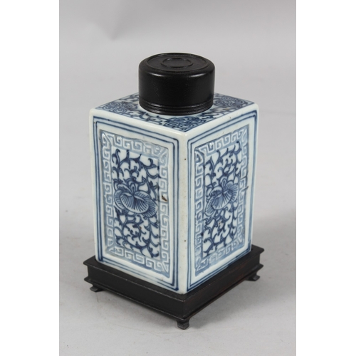 235 - AN 18TH-19TH CENTURY CHINESE BLUE AND WHITE PORCELAIN CADDY, with hardwood cover and stand, 16cm hig... 