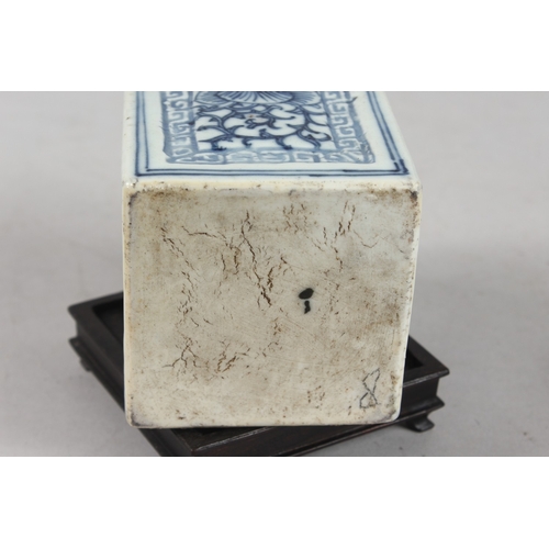 235 - AN 18TH-19TH CENTURY CHINESE BLUE AND WHITE PORCELAIN CADDY, with hardwood cover and stand, 16cm hig... 