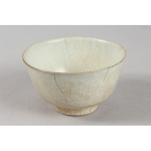 240 - A CHINESE MING DYNASTY POTTERY BOWL, 14cm diameter.