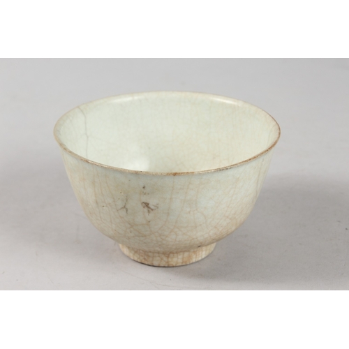 240 - A CHINESE MING DYNASTY POTTERY BOWL, 14cm diameter.