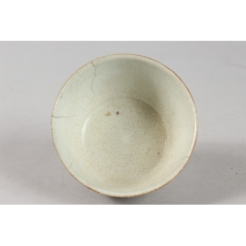 240 - A CHINESE MING DYNASTY POTTERY BOWL, 14cm diameter.