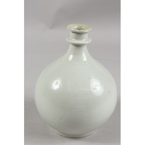 267 - AN 18TH CENTURY CHINESE GLAZED POTTERY BOTTLE, with Paris sticker to base, 21.5cm high.