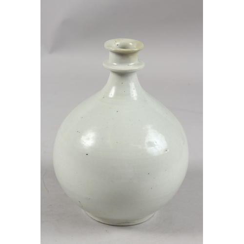 267 - AN 18TH CENTURY CHINESE GLAZED POTTERY BOTTLE, with Paris sticker to base, 21.5cm high.