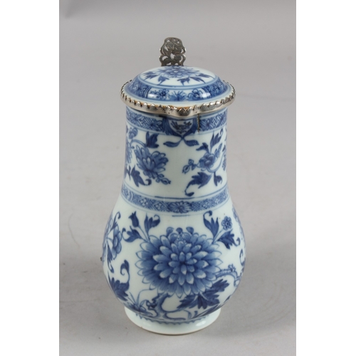 269 - A FINE CHINESE BLUE AND WHITE PORCELAIN JUG WITH SILVER MOUNTED HINGED LID, with decorative floral s... 