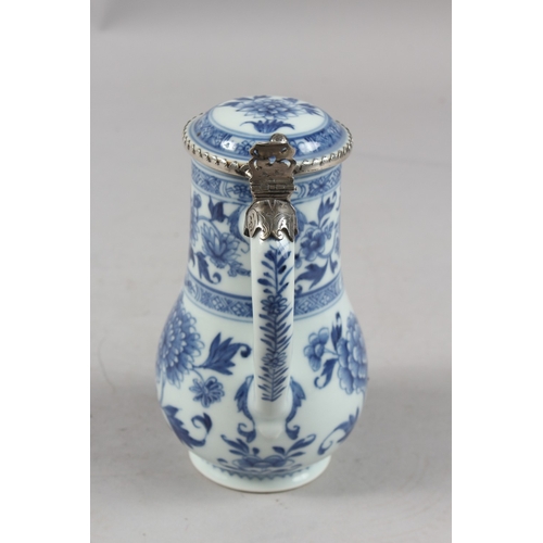 269 - A FINE CHINESE BLUE AND WHITE PORCELAIN JUG WITH SILVER MOUNTED HINGED LID, with decorative floral s... 