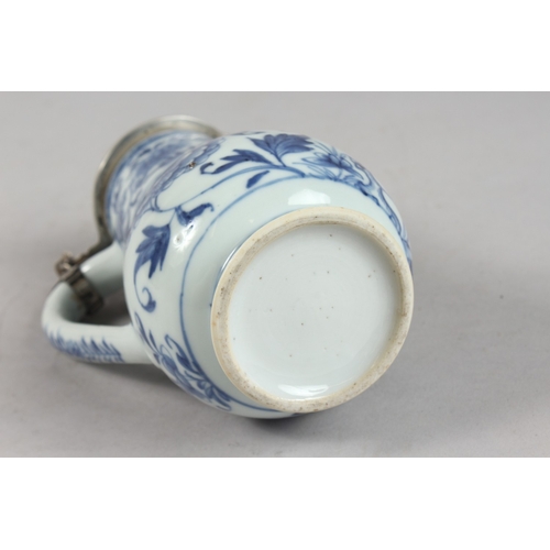 269 - A FINE CHINESE BLUE AND WHITE PORCELAIN JUG WITH SILVER MOUNTED HINGED LID, with decorative floral s... 